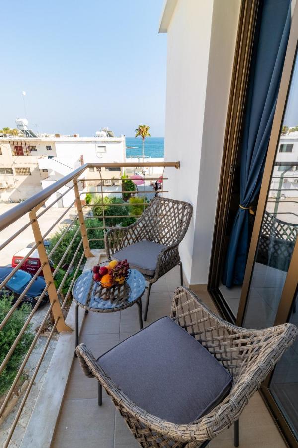Light House - Seafront Cosy Studio With Library Paphos Kültér fotó